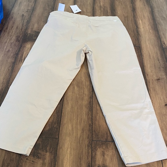 Nike Sportswear Style Essentials Unlined Cropped Pants | 36 Tapered Leg | Cream - Picture 6 of 8